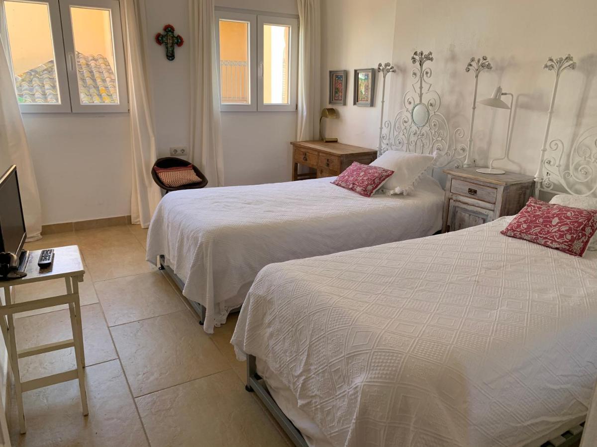 Casa 4 Habitaciones Con Jardin Y Piscina 10 Pax Захара де лос Атунес Екстериор снимка
